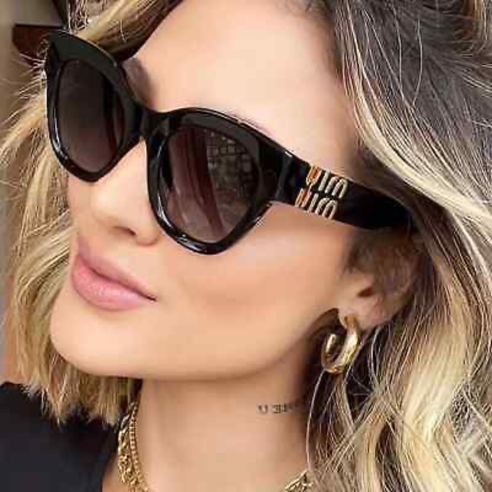 MIU MIU SMUO1Y 1AB5D1
WOMEN SUNGLASSES MUOTYS 1A-5D1 BLACK GREY EYEWEAR